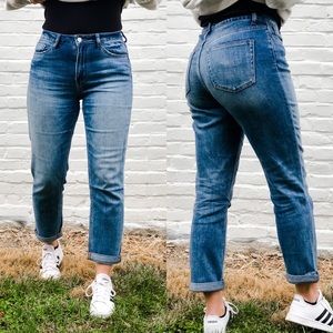 BNWT Button Closure Boyfriend Jean